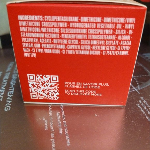 Clarins Instant Smooth - Picture 2 of 5